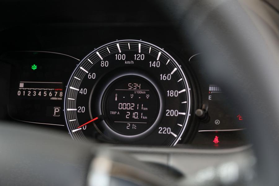 Панель приборов Honda Odyssey VTi 2017 года  (AU) (фото 29 из 46)